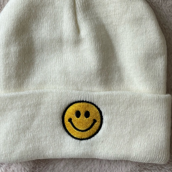 2/$20 ✨NWT Urban Outfitters UO Smiley Face 90s Y2K Embroidered Beanie - Picture 6 of 7